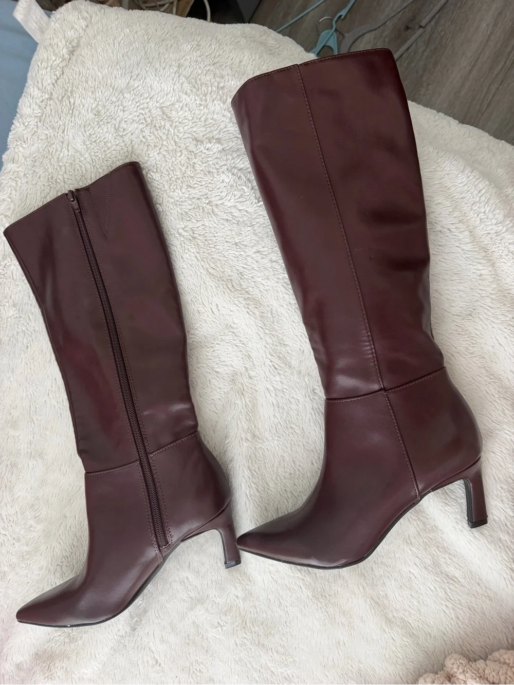 Brand new VINTAGE unisa tall Boots - Burgundy